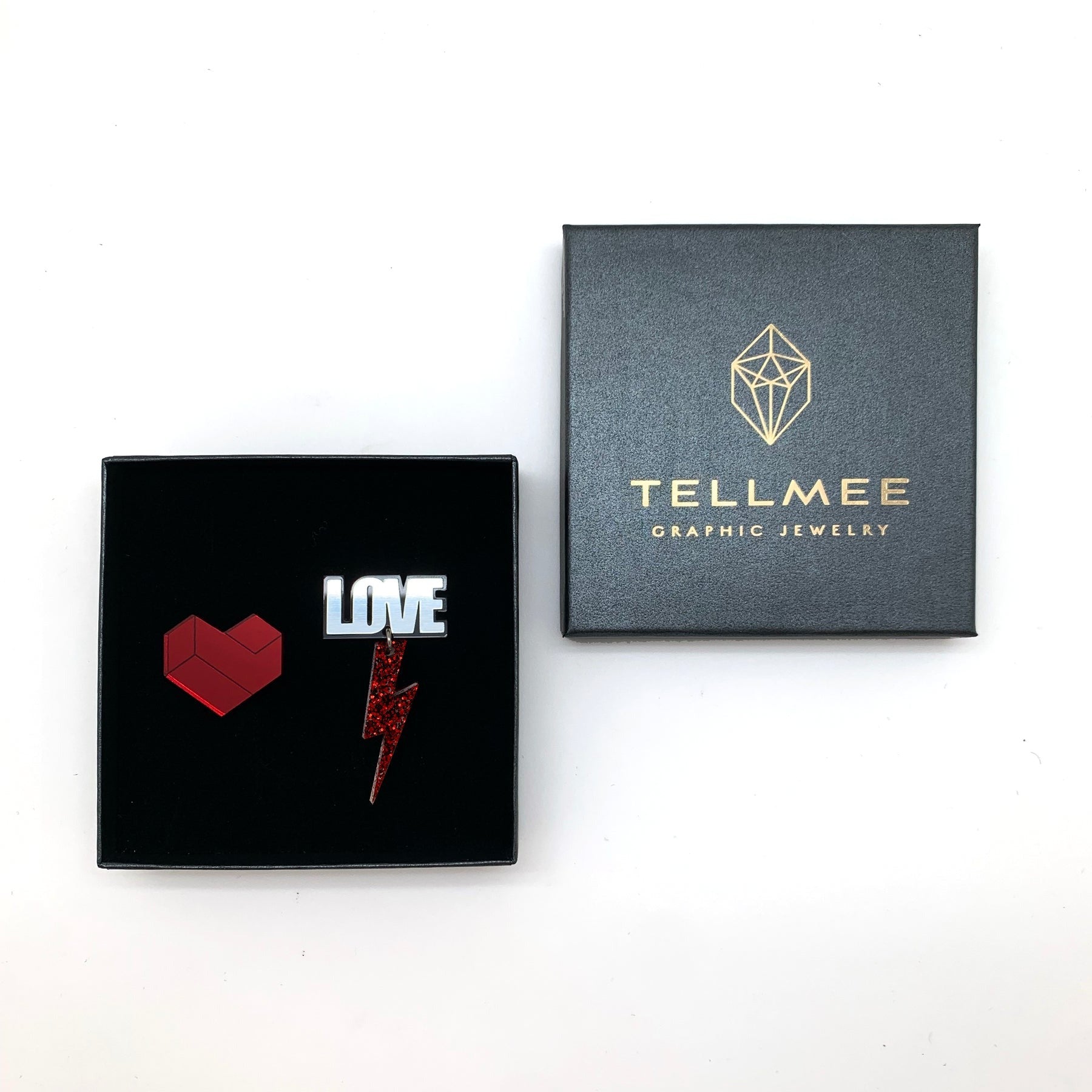 TELLMEE - PIN'S "Love is the Air"