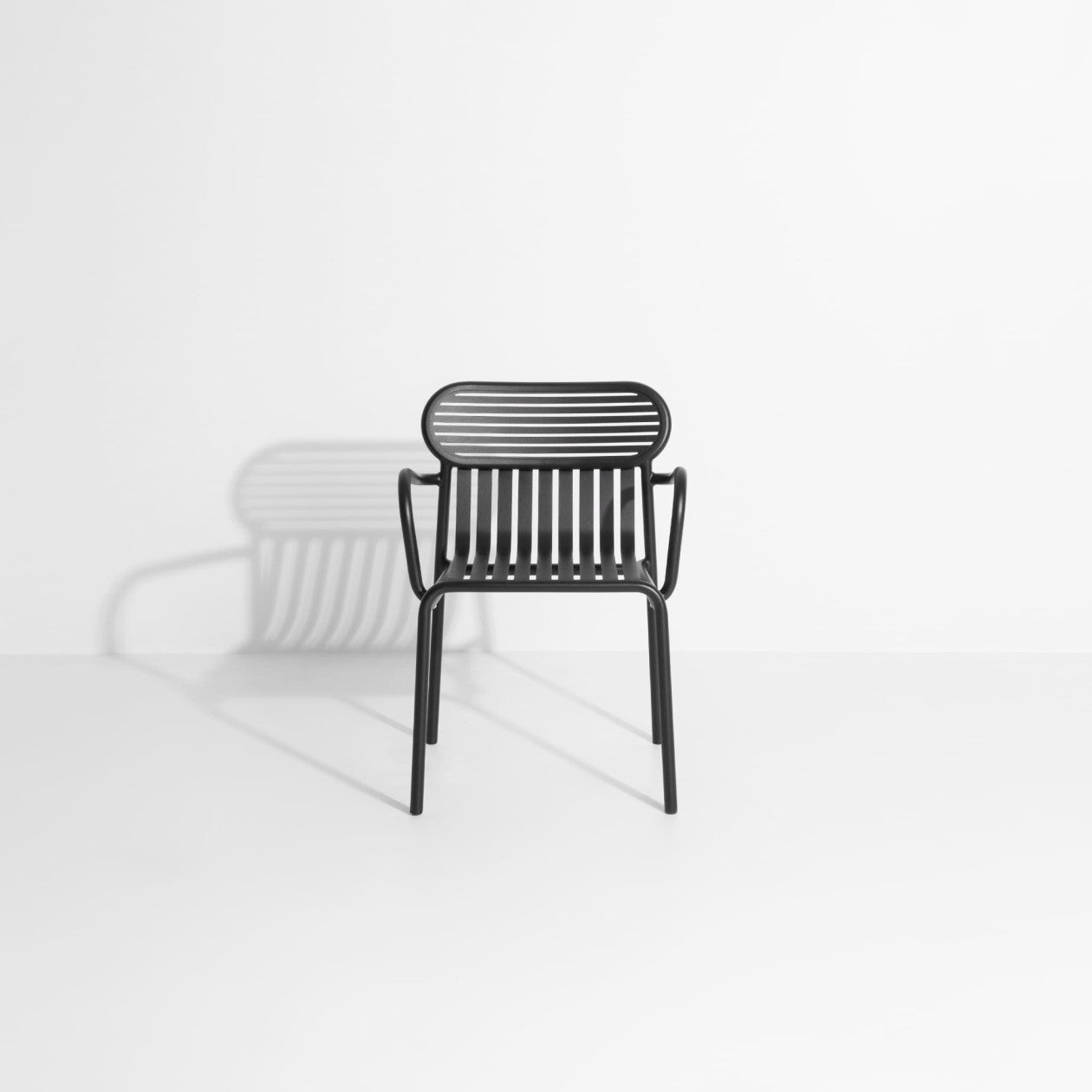 Petite Friture - Chaise avec accoudoirs WEEK-END - Noir (vendues par 2)