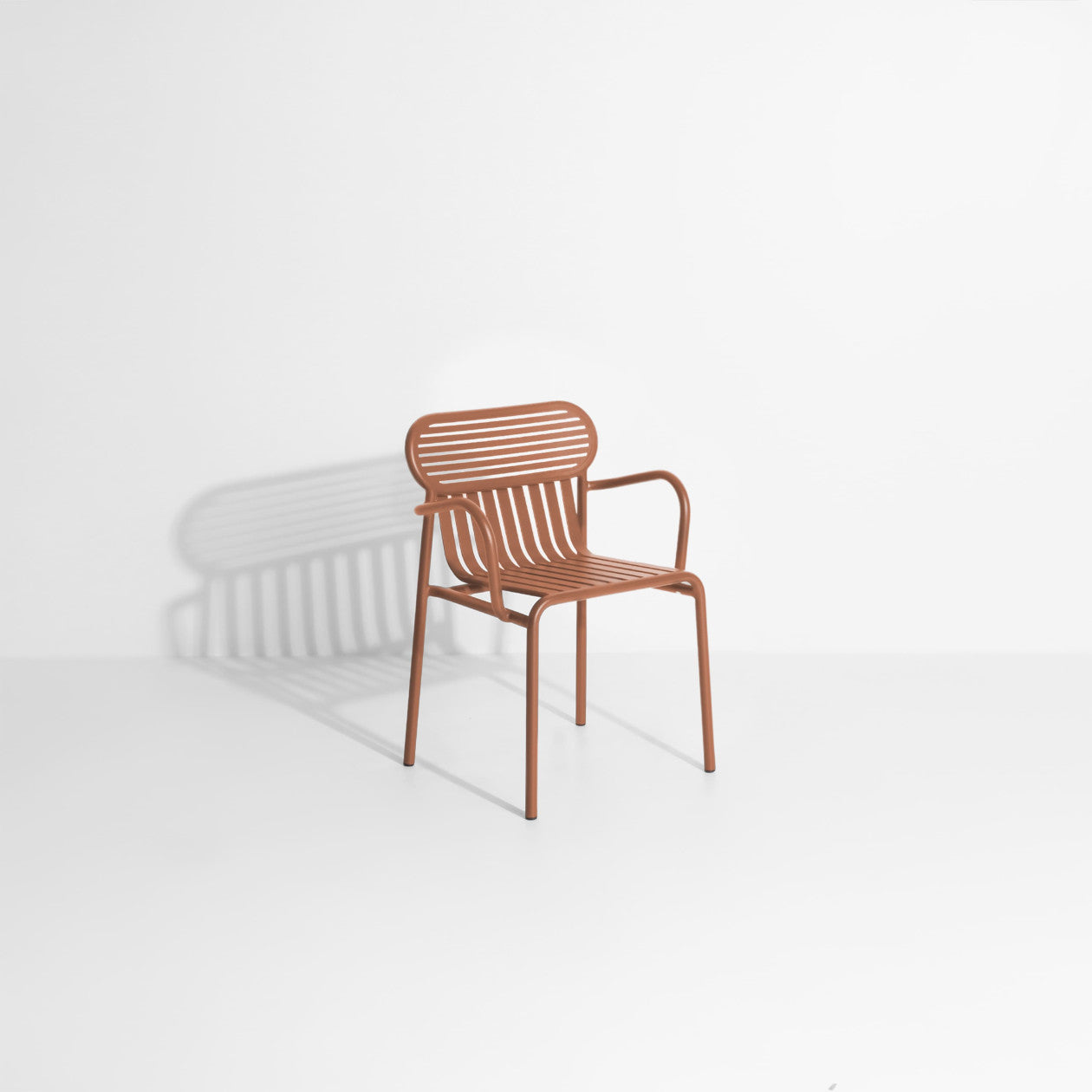Petite Friture - Chaise avec accoudoirs WEEK-END - Terracotta (vendues par 2)