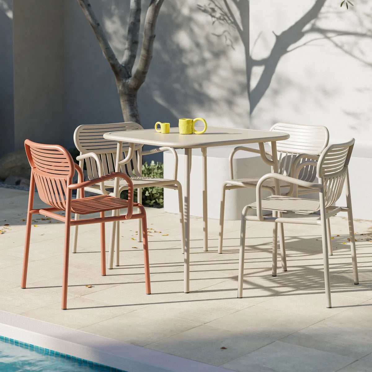 Petite Friture - Chaise avec accoudoirs WEEK-END - Terracotta (vendues par 2)