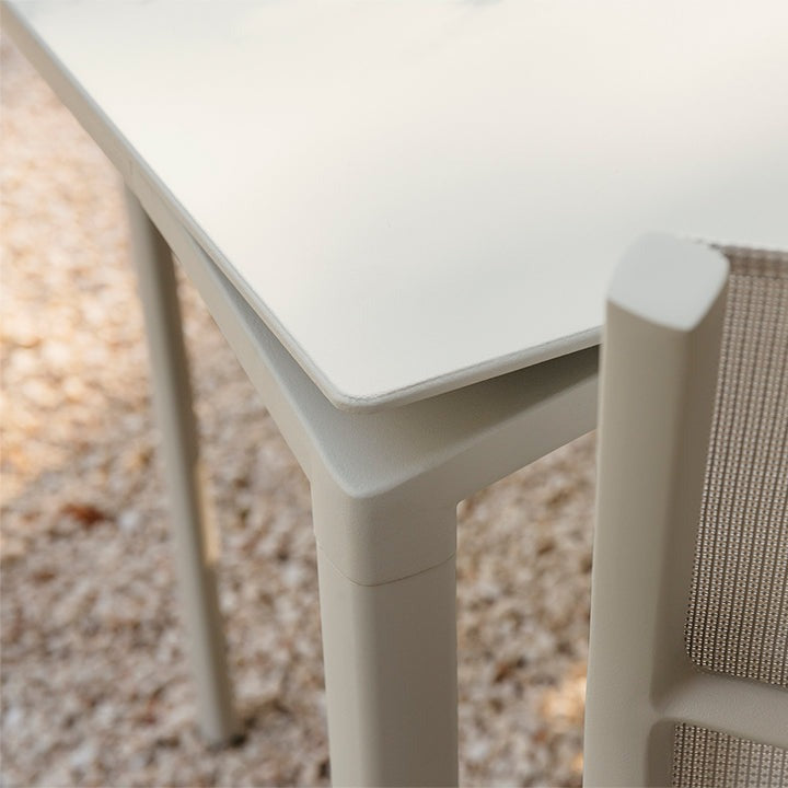 FERMOB - Table Calvi - 140x140cm - Coquelicot